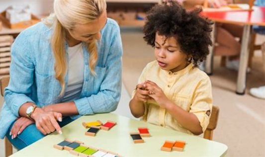 Tout savoir sur le métier d'éducateur Montessori