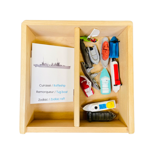 Box figurines boats